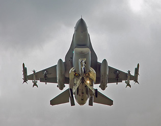 f-16.jpg