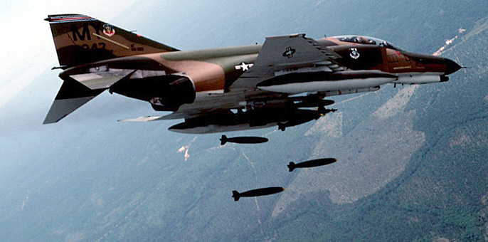 F-4_Phantom_II_in_flying.jpg