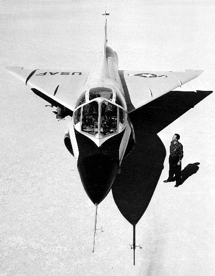 Convair_TF-102A_Delta_Dagger_on_lakebed.png