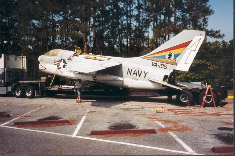 A-7FormerGateguardCecilFieldnov2000.jpg