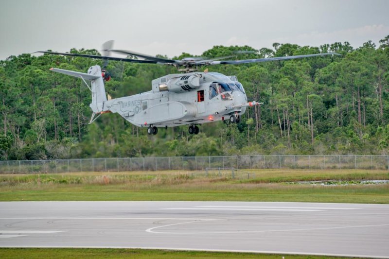 Sikorsky-CH-53K-helicopter-takes-first-flight.jpg