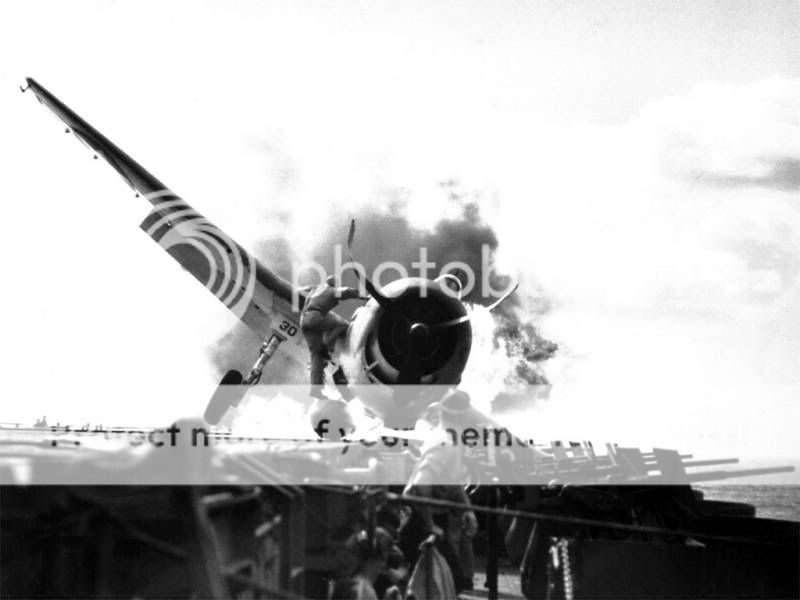 AnamazingandrecentlyfoundWWIIpictureofadeckhandsavingpilot-Imgur1.jpg