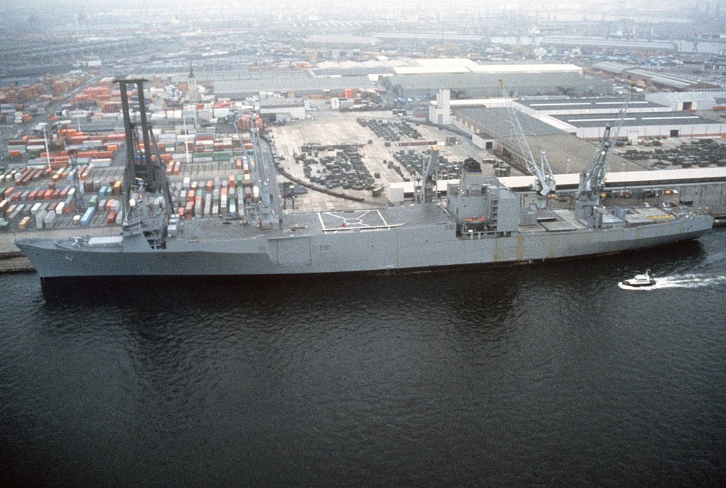 1024px-USNS_Algol_%28T-AKR-287%29.jpg